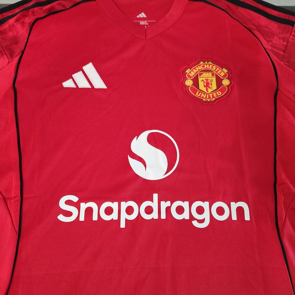 Manchester United Jersey - Picture 2 of 3